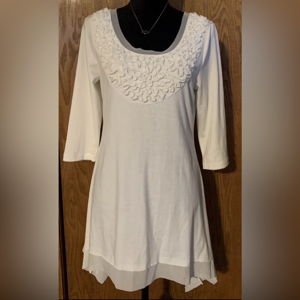 Casual Express Womens Size Small Pearl Ivory Ruffle 3/4 Sleeve Tunic Shirt New